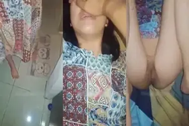 Tante Cantik Pasrah Goyang Kasur Bareng Pria